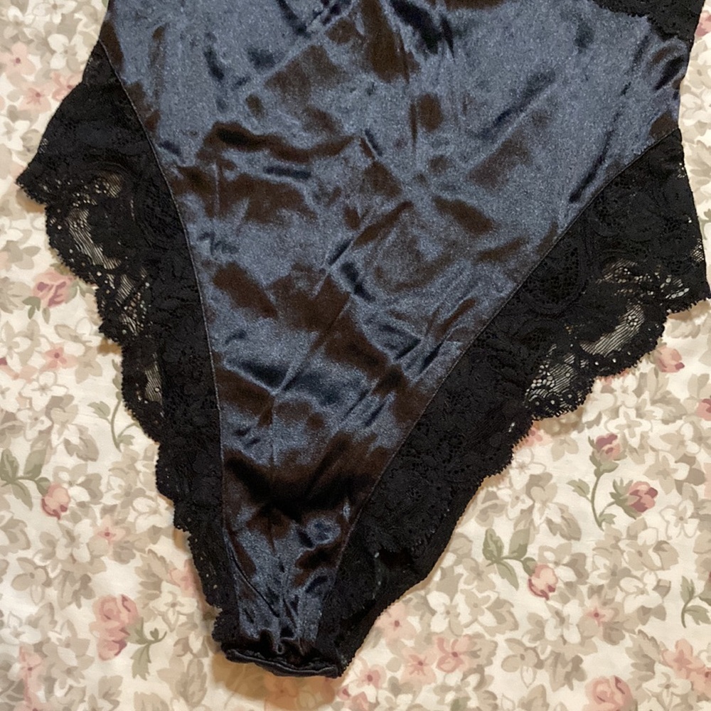 Vintage Victoria’s Secret Gold Label Black Bodysuit - Picture 5 of 9